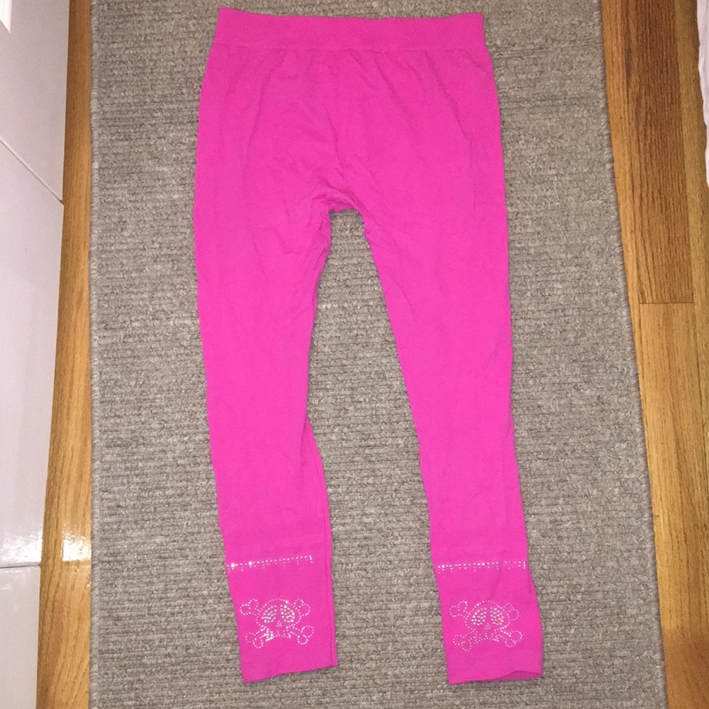 Pink leggings with skull embellishment